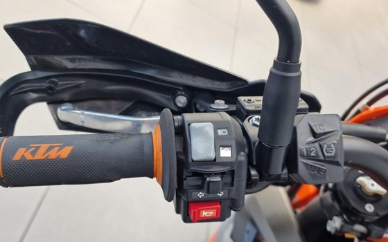 Gebrauchtmotorrad KTM 690 SMC R - Bild 8