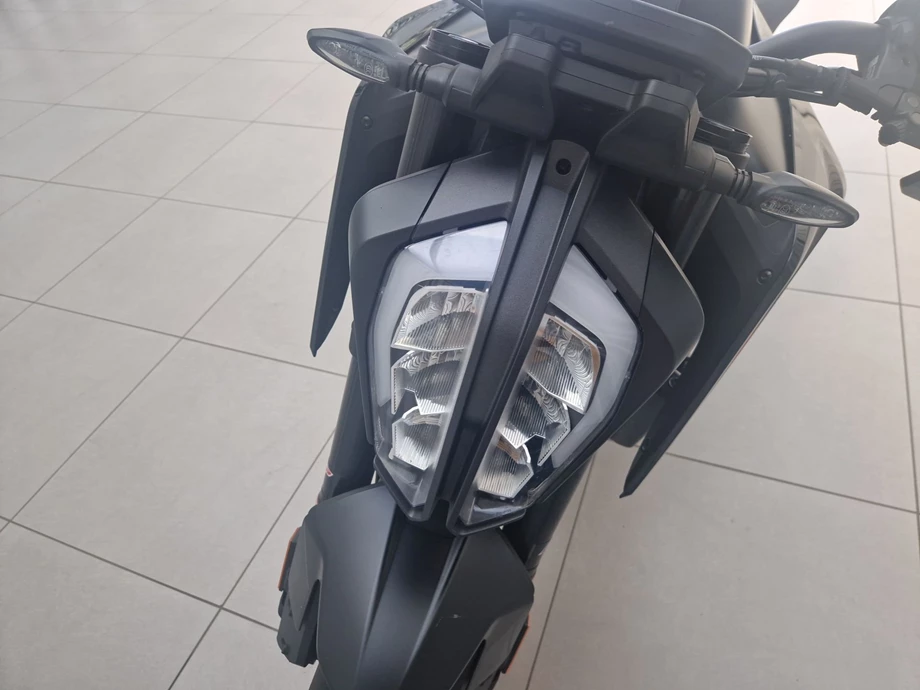 Angebot KTM 890 Duke Bild 8: Angebot KTM 890 Duke
