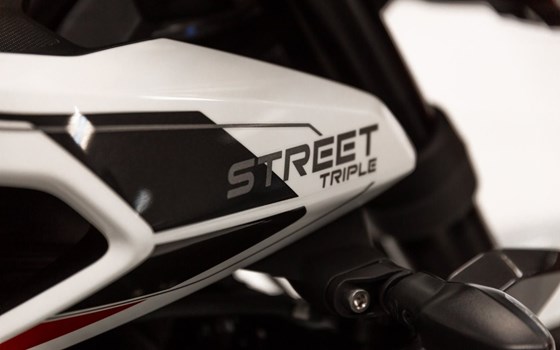 Neufahrzeug Triumph Street Triple R - Bild 12 Neufahrzeug Triumph Street Triple R - Bild 12