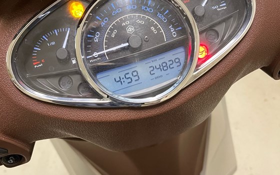 Gebrauchtmotorrad Piaggio Medley 125 - Bild 5 Gebrauchtmotorrad Piaggio Medley 125 - Bild 5
