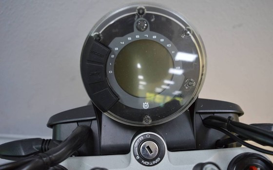 Gebrauchtmotorrad Husqvarna Svartpilen 701 - Bild 12