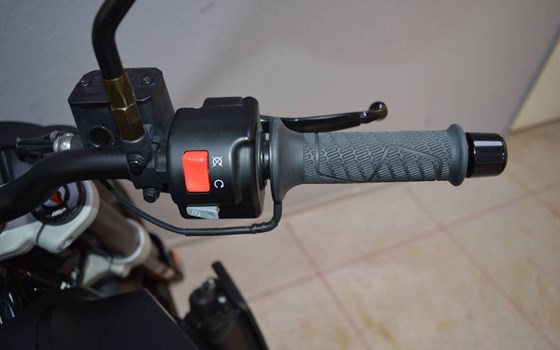 Gebrauchtmotorrad Husqvarna Svartpilen 701 - Bild 13