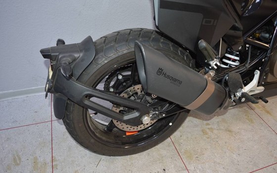 Gebrauchtmotorrad Husqvarna Svartpilen 701 - Bild 2