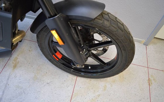 Gebrauchtmotorrad Husqvarna Svartpilen 701 - Bild 4