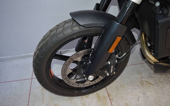 Gebrauchtmotorrad Husqvarna Svartpilen 701 - Bild 9