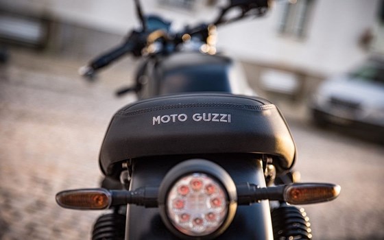 Neufahrzeug Moto Guzzi V7 Stone - Bild 4