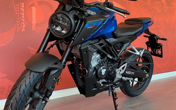 Neufahrzeug Honda CB125R - Bild 1 Neufahrzeug Honda CB125R - Bild 1