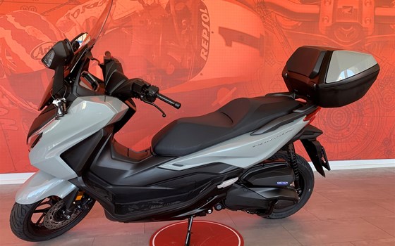 Neufahrzeug Honda Forza 350 - Bild 3 Neufahrzeug Honda Forza 350 - Bild 3