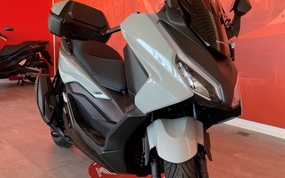 Neufahrzeug Honda Forza 350 - Bild 2 Neufahrzeug Honda Forza 350 - Bild 2