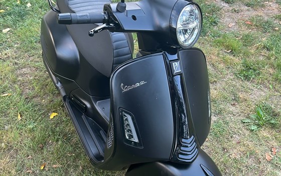 Gebrauchtmotorrad Vespa GTS 300 Super Notte - Bild 7 Gebrauchtmotorrad Vespa GTS 300 Super Notte - Bild 7