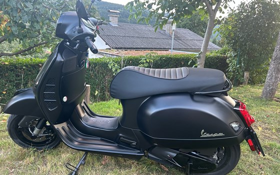 Gebrauchtmotorrad Vespa GTS 300 Super Notte - Bild 1 Gebrauchtmotorrad Vespa GTS 300 Super Notte - Bild 1