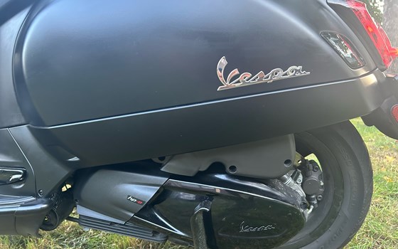 Gebrauchtmotorrad Vespa GTS 300 Super Notte - Bild 10 Gebrauchtmotorrad Vespa GTS 300 Super Notte - Bild 10