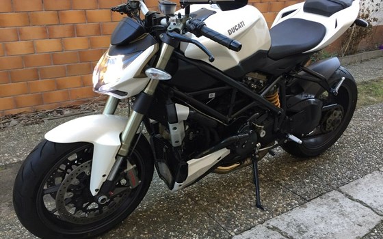 Gebrauchtmotorrad Ducati Streetfighter - Bild 7 Gebrauchtmotorrad Ducati Streetfighter - Bild 7