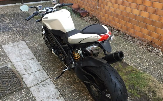 Gebrauchtmotorrad Ducati Streetfighter - Bild 9 Gebrauchtmotorrad Ducati Streetfighter - Bild 9