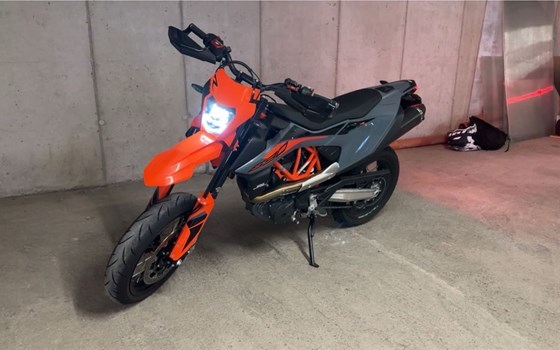 Gebrauchtmotorrad KTM 690 SMC R - Bild 1 Gebrauchtmotorrad KTM 690 SMC R - Bild 1
