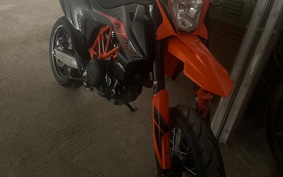 Gebrauchtmotorrad KTM 690 SMC R - Bild 2 Gebrauchtmotorrad KTM 690 SMC R - Bild 2