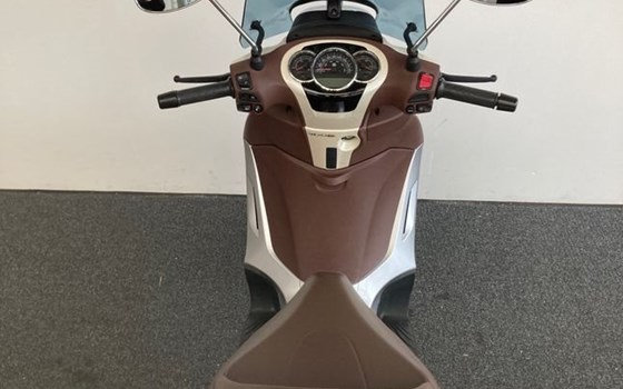 Gebrauchtmotorrad Piaggio Beverly 300 i.e.S - Bild 15 Gebrauchtmotorrad Piaggio Beverly 300 i.e.S - Bild 15
