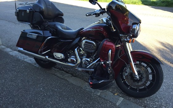 Gebrauchtmotorrad Harley-Davidson CVO FLHTCUSE Ultra Classic Electra Glide - Bild 1 Gebrauchtmotorrad Harley-Davidson CVO FLHTCUSE Ultra Classic Electra Glide - Bild 1