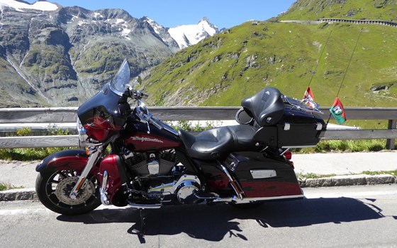 Gebrauchtmotorrad Harley-Davidson CVO FLHTCUSE Ultra Classic Electra Glide - Bild 2 Gebrauchtmotorrad Harley-Davidson CVO FLHTCUSE Ultra Classic Electra Glide - Bild 2