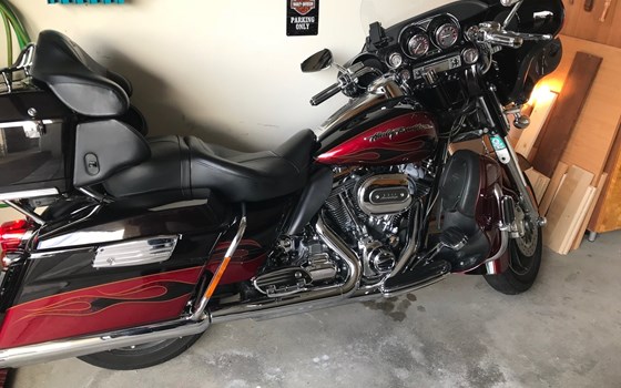 Gebrauchtmotorrad Harley-Davidson CVO FLHTCUSE Ultra Classic Electra Glide - Bild 4 Gebrauchtmotorrad Harley-Davidson CVO FLHTCUSE Ultra Classic Electra Glide - Bild 4