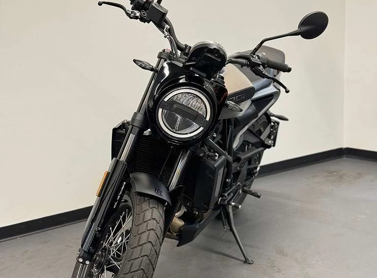 Angebot Husqvarna Svartpilen 701 Bild 1: Angebot Husqvarna Svartpilen 701