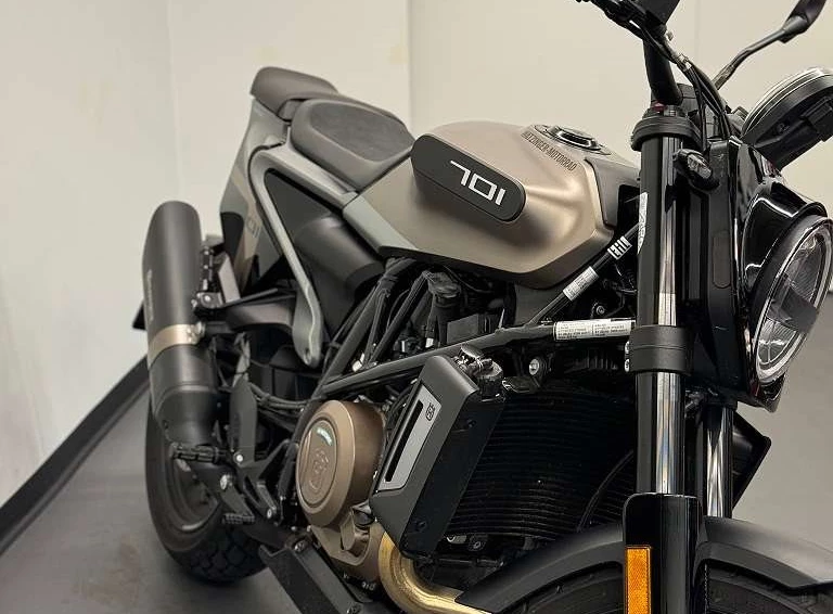 Angebot Husqvarna Svartpilen 701 Bild 2: Angebot Husqvarna Svartpilen 701