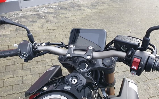 Neufahrzeug Honda CB650R E-Clutch - Bild 12