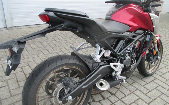 Gebrauchtmotorrad Honda CB125R - Bild 2