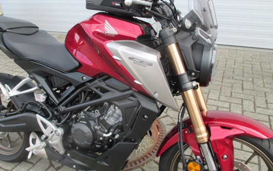 Gebrauchtmotorrad Honda CB125R - Bild 3