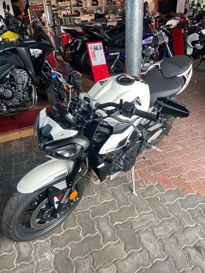 Street Triple R