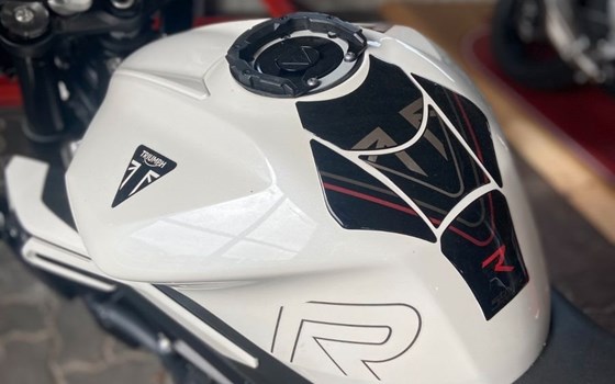 Gebrauchtmotorrad Triumph Street Triple R - Bild 10