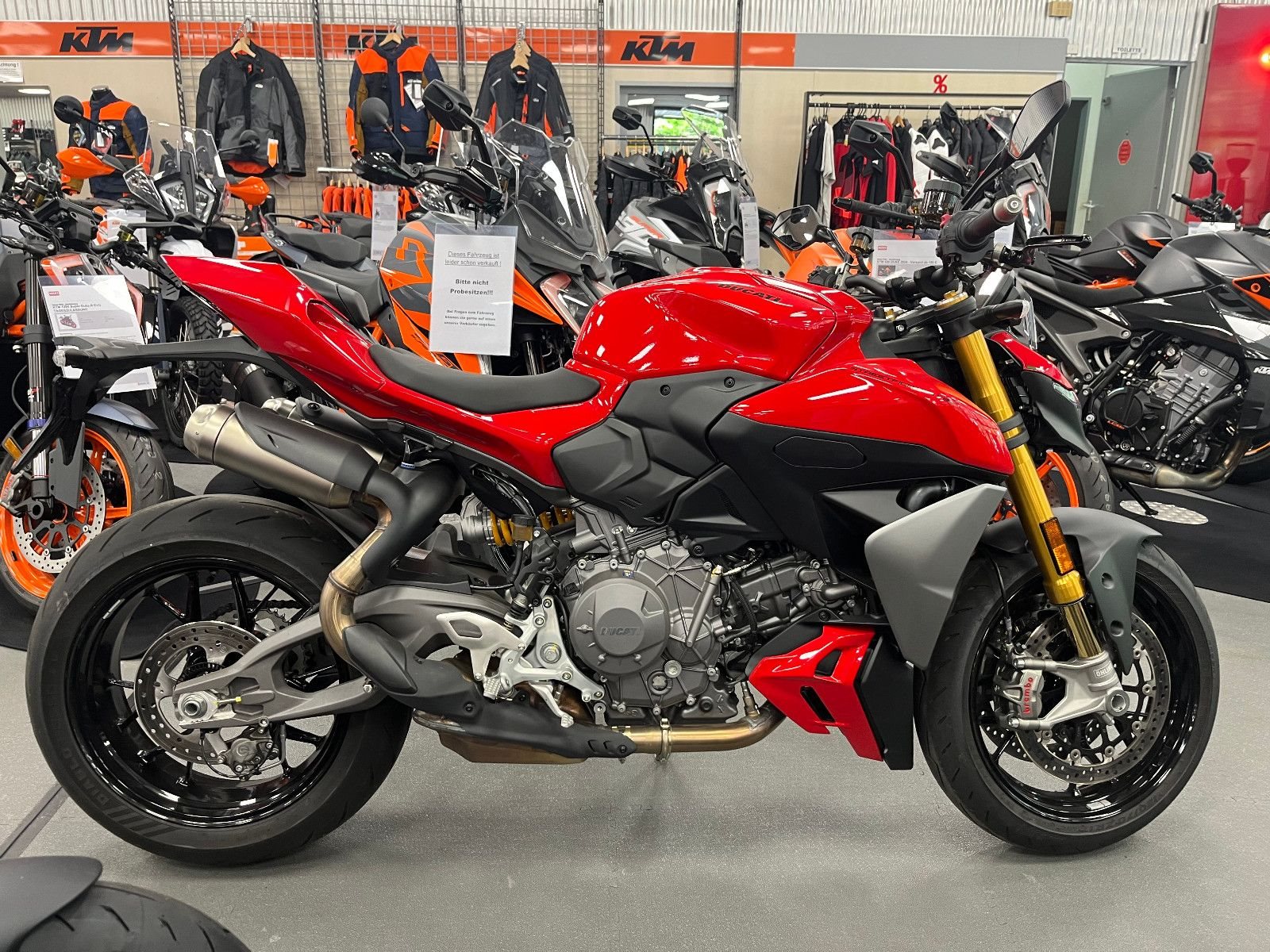 Ducati Streetfighter V2 S