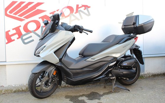 Gebrauchtmotorrad Honda Forza 125 - Bild 2