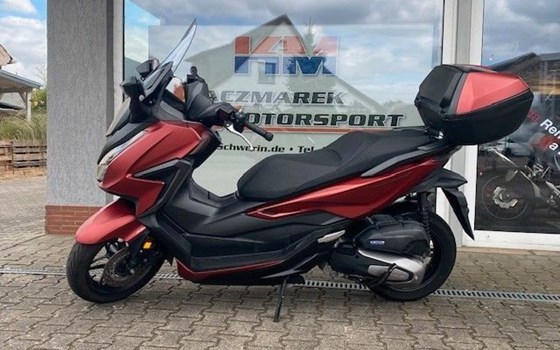 Gebrauchtmotorrad Honda Forza 125 - Bild 2