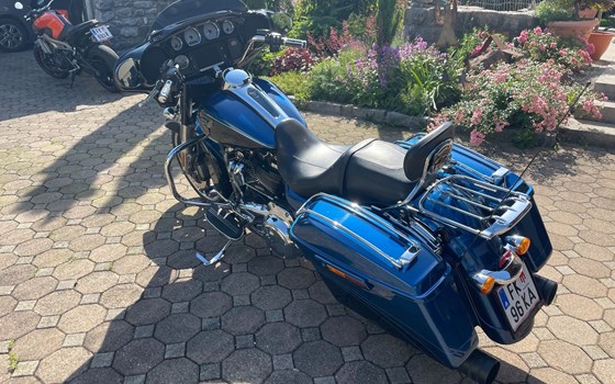 Gebrauchtmotorrad Harley-Davidson CVO Street Glide FLHXSE - Bild 4 Gebrauchtmotorrad Harley-Davidson CVO Street Glide FLHXSE - Bild 4