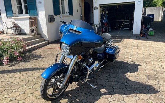 Gebrauchtmotorrad Harley-Davidson CVO Street Glide FLHXSE - Bild 7 Gebrauchtmotorrad Harley-Davidson CVO Street Glide FLHXSE - Bild 7