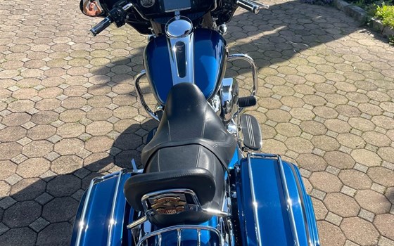 Gebrauchtmotorrad Harley-Davidson CVO Street Glide FLHXSE - Bild 8 Gebrauchtmotorrad Harley-Davidson CVO Street Glide FLHXSE - Bild 8