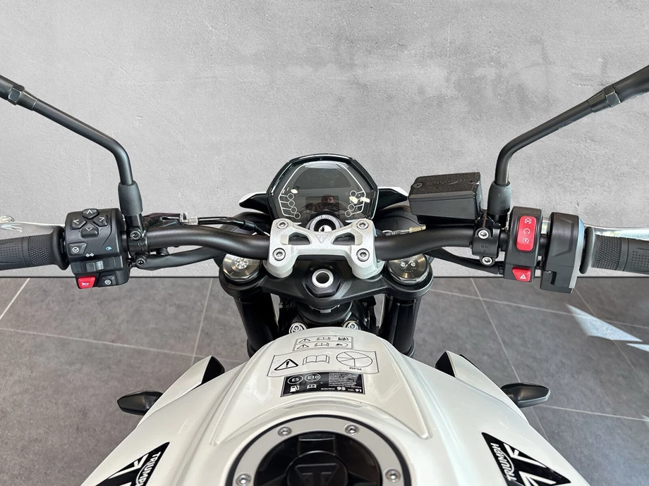 Offer Triumph Street Triple 765 R Bild 4: Offer Triumph Street Triple 765 R