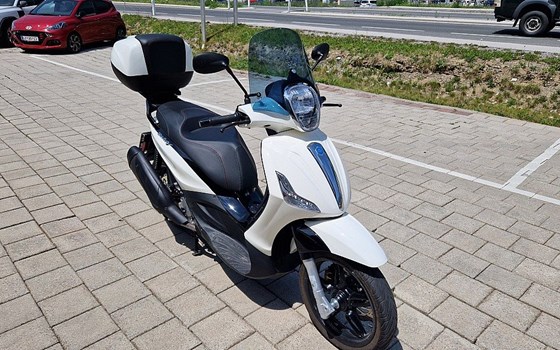 Gebrauchtmotorrad Piaggio Beverly 350ie Sport Touring - Bild 2 Gebrauchtmotorrad Piaggio Beverly 350ie Sport Touring - Bild 2
