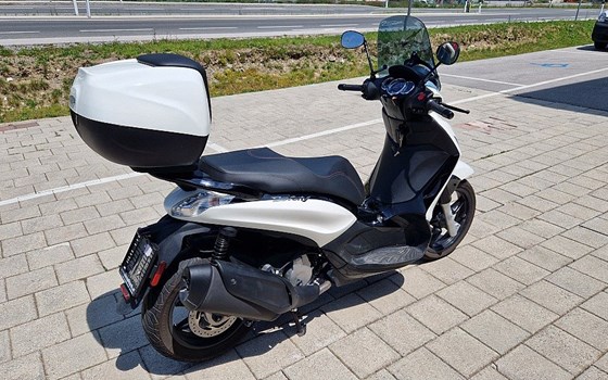 Gebrauchtmotorrad Piaggio Beverly 350ie Sport Touring - Bild 3 Gebrauchtmotorrad Piaggio Beverly 350ie Sport Touring - Bild 3