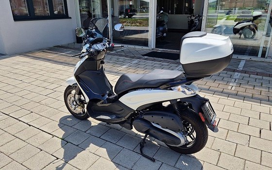 Gebrauchtmotorrad Piaggio Beverly 350ie Sport Touring - Bild 4 Gebrauchtmotorrad Piaggio Beverly 350ie Sport Touring - Bild 4