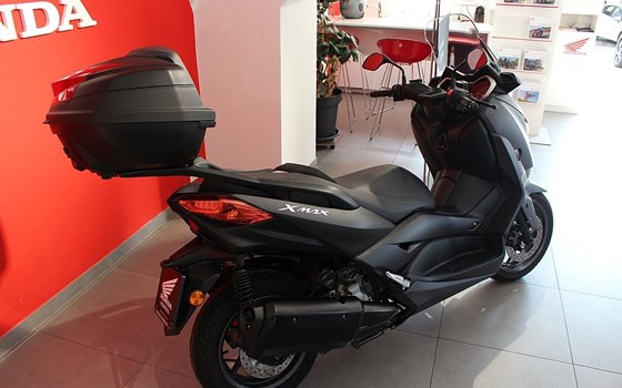 Gebrauchtmotorrad Yamaha XMAX 300 - Bild 3 Gebrauchtmotorrad Yamaha XMAX 300 - Bild 3