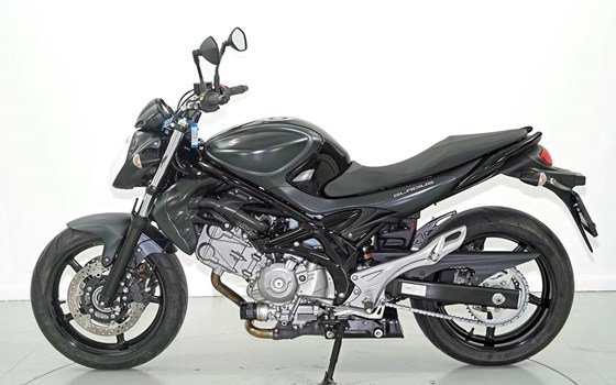 Motorrad Occasion Suzuki SFV 650 Gladius - Bild 5