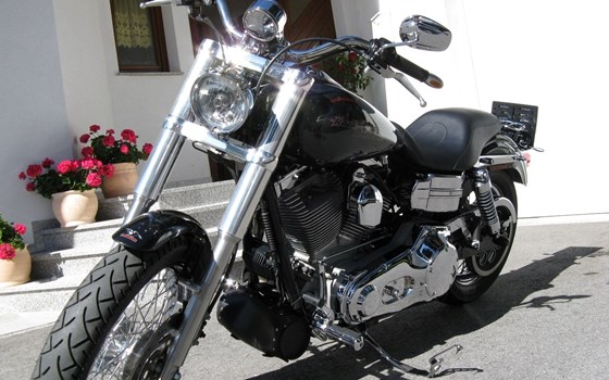 Gebrauchtmotorrad Harley-Davidson Dyna Super Glide Custom FXDC - Bild 1 Gebrauchtmotorrad Harley-Davidson Dyna Super Glide Custom FXDC - Bild 1