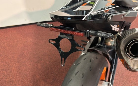 Gebrauchtmotorrad KTM 890 Duke R - Bild 9