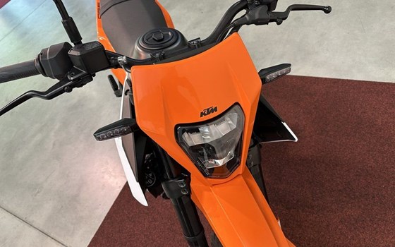 Neufahrzeug KTM 390 SMC R - Bild 11