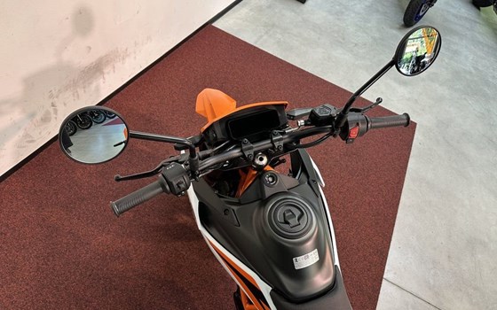 Neufahrzeug KTM 390 SMC R - Bild 12