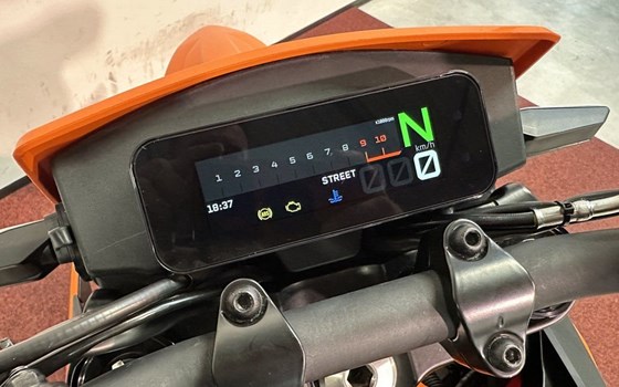 Neufahrzeug KTM 390 SMC R - Bild 14