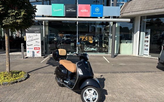 Gebrauchtmotorrad Vespa GTS 300 - Bild 1