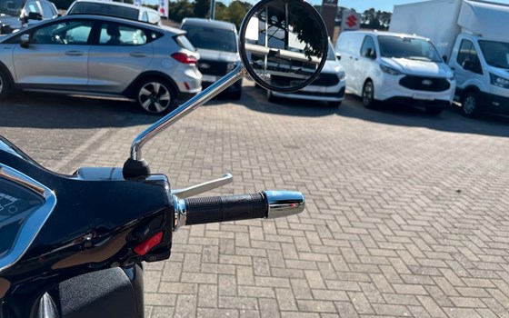 Gebrauchtmotorrad Vespa GTS 300 - Bild 10